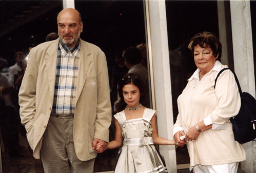 Алексей ПЕТРЕНКО c женой Галиной и внучкой Машей. Фото сделано в конце 90-х