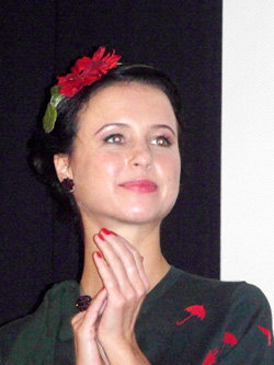 Мирослава на сцене во время премьеры Голубки
