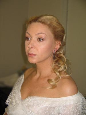 В роли императрицы Александры в сериале Одна ночь любви.