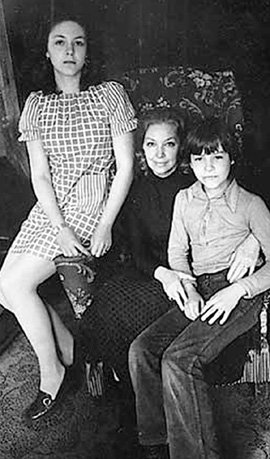 Ирина с дочерью Алёной и сыном Федором (конец 70-х годов)