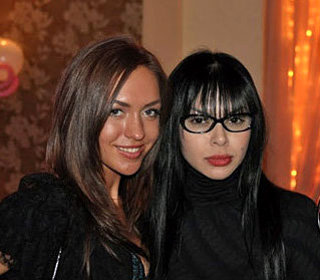 Виктория КАРАСЁВА (справа) на свадьбе Рустама СОЛНЦЕВА (март 2010 г. Фото Сергея АДОЕВЦЕВА)