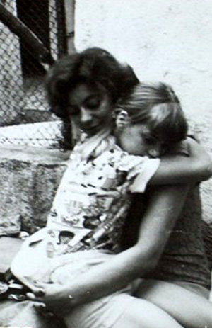Яна с мамой, тоже актрисой