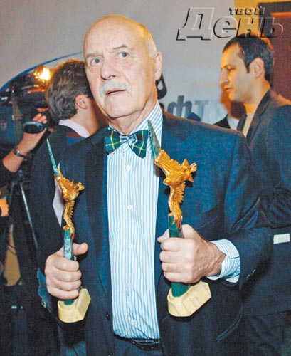 Станислав Говорухин лично забрал награду за фильм, в котором снялся Абдулов 