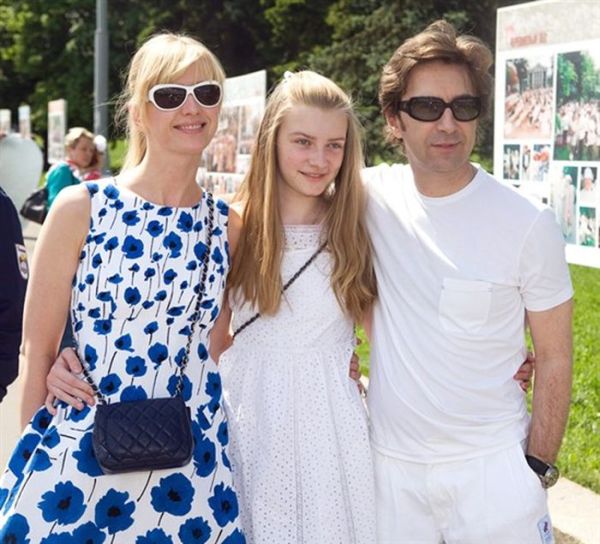 Валерий Сюткин с супругой и дочерью.