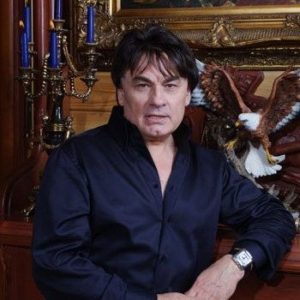 "Уйти со сцены", - Александр Серов дал совет юным звёздам