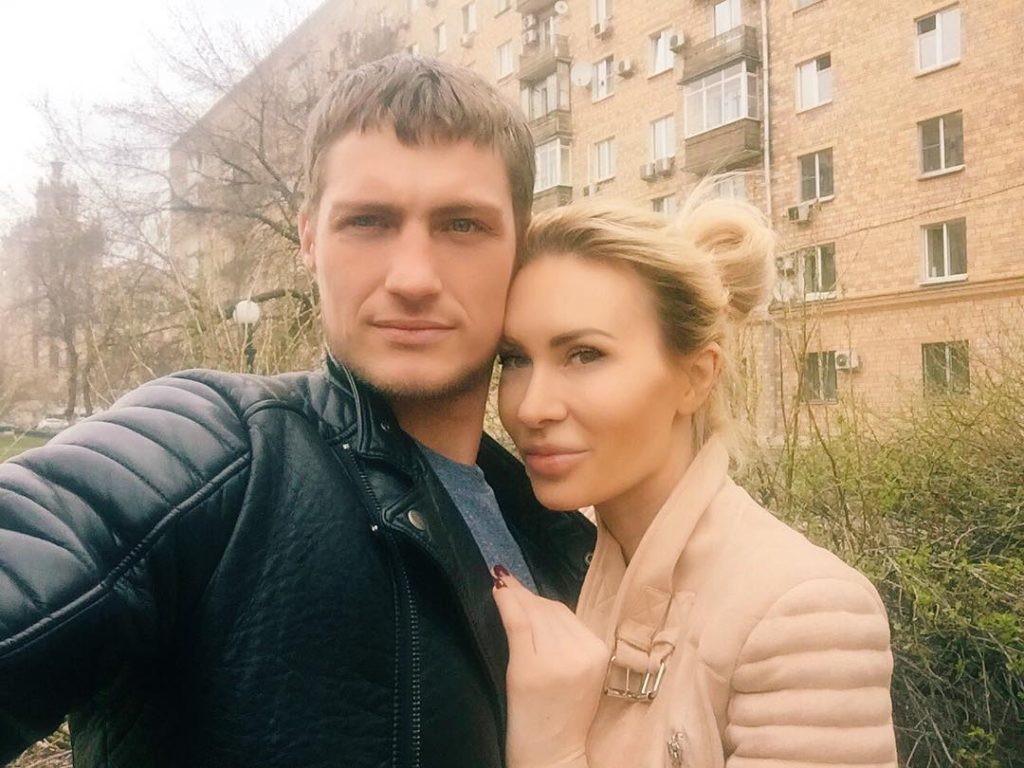Элина Камирен и Александр Здойнов покинули "Дом-2" в декабре 2015 г., после 4-х лет пребывания на шоу Фото: Инстаграм