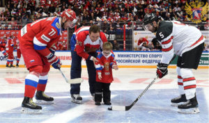 Дети с синдромом Дауна стали ближе к хоккею и обществу на Кубке Первого канала