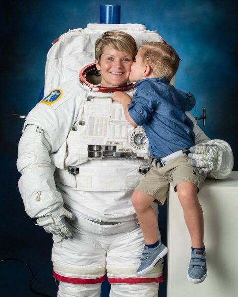 Чистоту космоса запятнали человеческими страстями: астронавт с МКС шпионила за банковским счетом бывшей жены