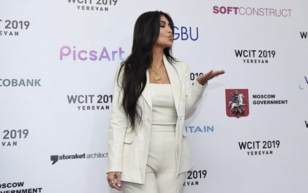 Выступление Ким Кардашьян в Ереване: она похвалила нового премьера за использование соцсетей