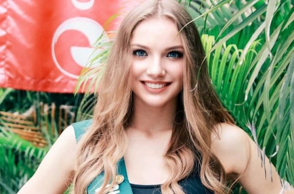 Россиянка, похожая на Настю из "Морозко", попала в десятку красавиц на конкурсе "Мисс Земля"