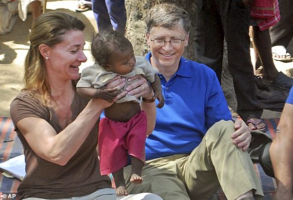 Зачем Биллу Гейтсу понадобилось вакцинировать весь мир?