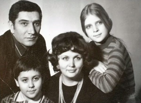 Татьяна Власова рассказала о трагической гибели единственной дочки Джигарханяна