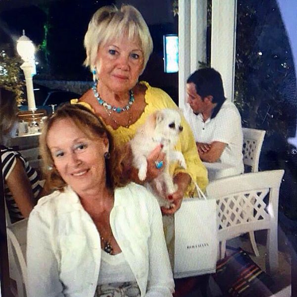 Хорошие дочки дарят мамам поездку в Дубаи - Лера Кудрявцева показала молодую родительницу