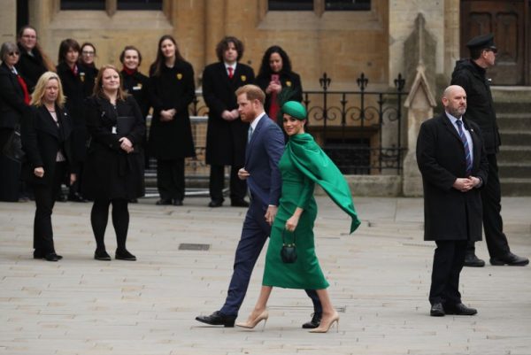 Холодная встреча Кембриджей и Сассексов и прощальная резкость королевы