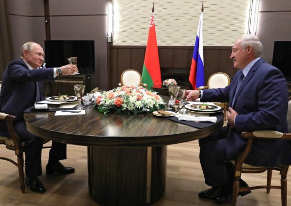 Комаровский: "Все мечтают, чтоб в Беларуси начался мор.. Но я бы пошел по пути Лукашенко"