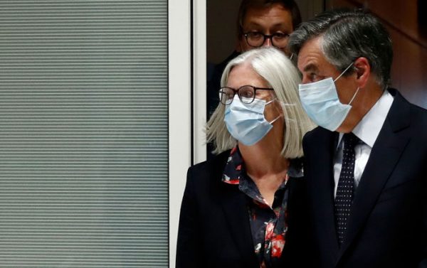Экс-премьер Франции получил реальный тюремный срок за фиктивное трудоустройство жены