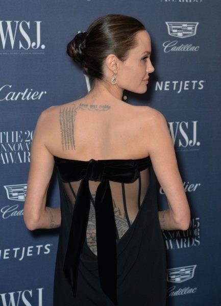 О чем говорят платья Джоли