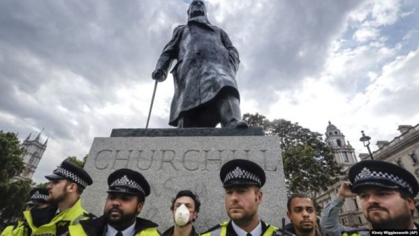 Великолепная речь Бориса Джонсона - Спасает статую Черчилля и просит британцев не ходить на антирасистские митинги