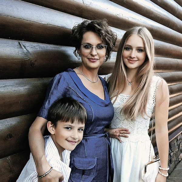 Светлана Бодрова с детьми