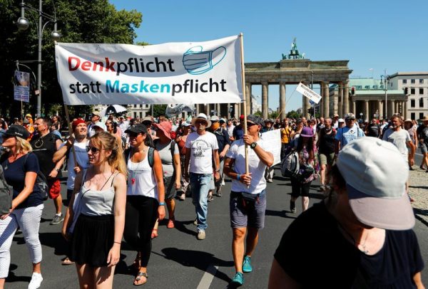 В Берлине состоялся 20-тысячный митинг против COVID-ограничений и вакцинации