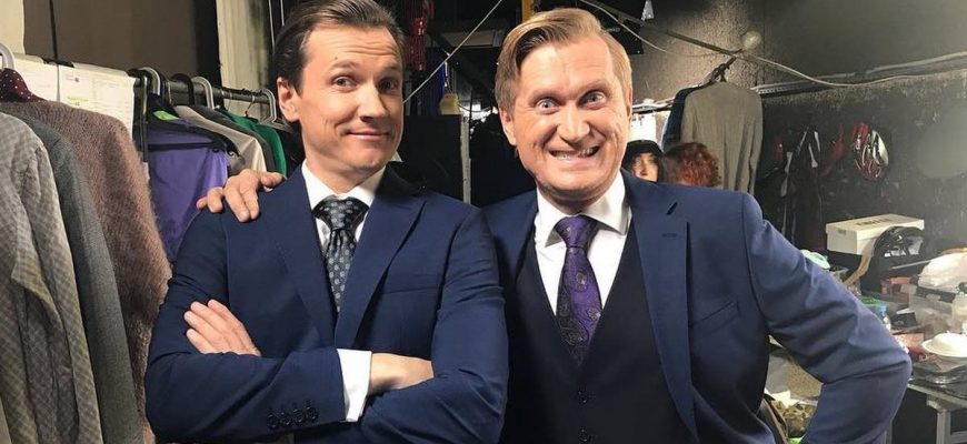 Андрей Рожков подрабатывает электриком