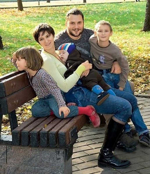 Олеся Железняк с семьей