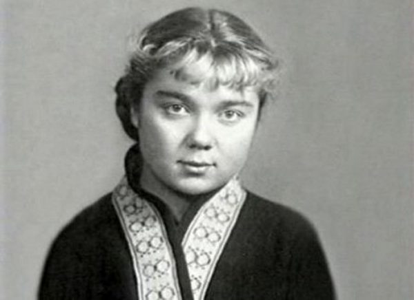 Главная героиня фильма "Любовь и голуби" Нина Дорошина всю жизнь любила Олега Ефремова, но замуж выходила за других