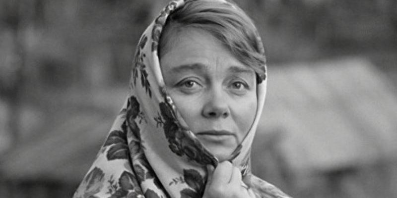 Главная героиня фильма "Любовь и голуби" Нина Дорошина всю жизнь любила Олега Ефремова, но замуж выходила за других