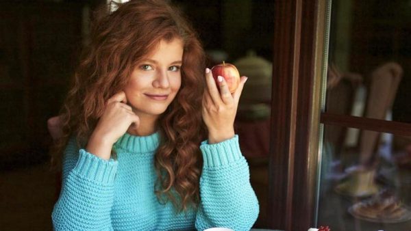 Как выглядит 27-летняя красавица-дочка Леонида Парфенова, которой в детстве диагностировали дислексию