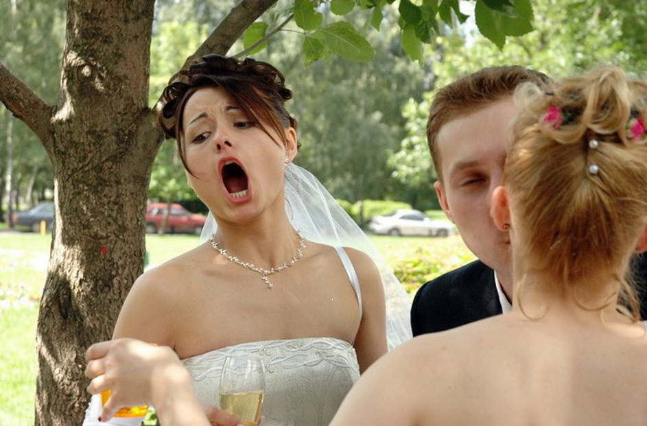 Свадьба измена мужу. Смешные моменты на свадьбах. Свадебные моменты. Пьяные невесты.