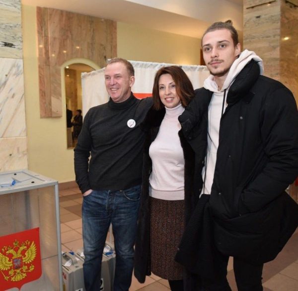 Наталья Сенчукова и Виктор Рыбин с сыном
