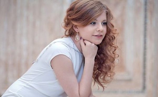 Как выглядит 27-летняя красавица-дочка Леонида Парфенова, которой в детстве диагностировали дислексию