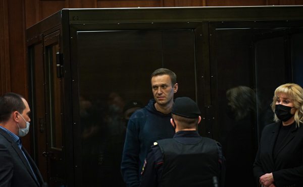 Алексея Навального приговорили к 3,5 года тюрьмы