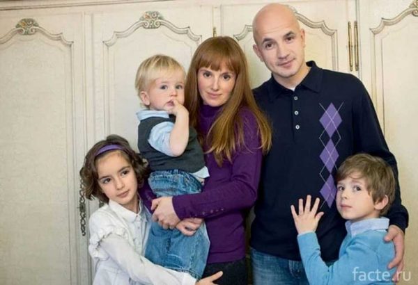 Вероника Ицкович и Егор Дружинин с детьми
