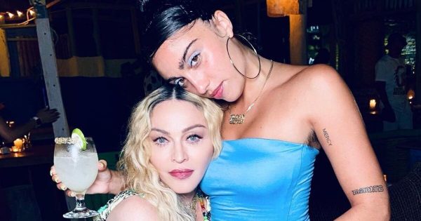 Мадонна с дочкой 