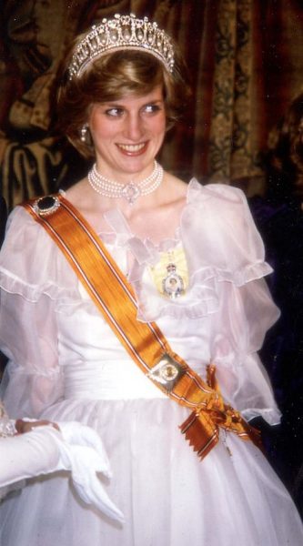 Ожерелье носила принцесса Диана
