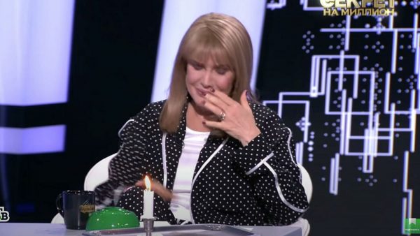 Елена Проклова плачет