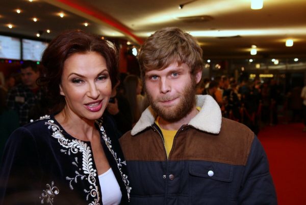 Эвелина Блёданс с сыном 