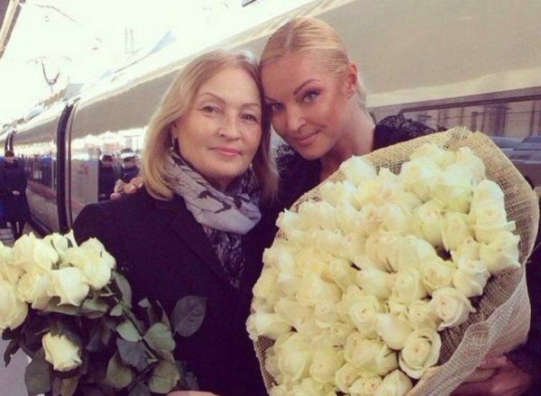 Анастасия Волочкова с мамой