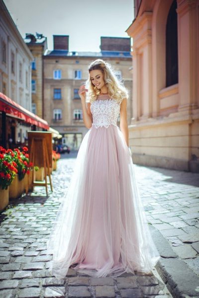 Photo selection of fashionable dresses for prom 2021-2022