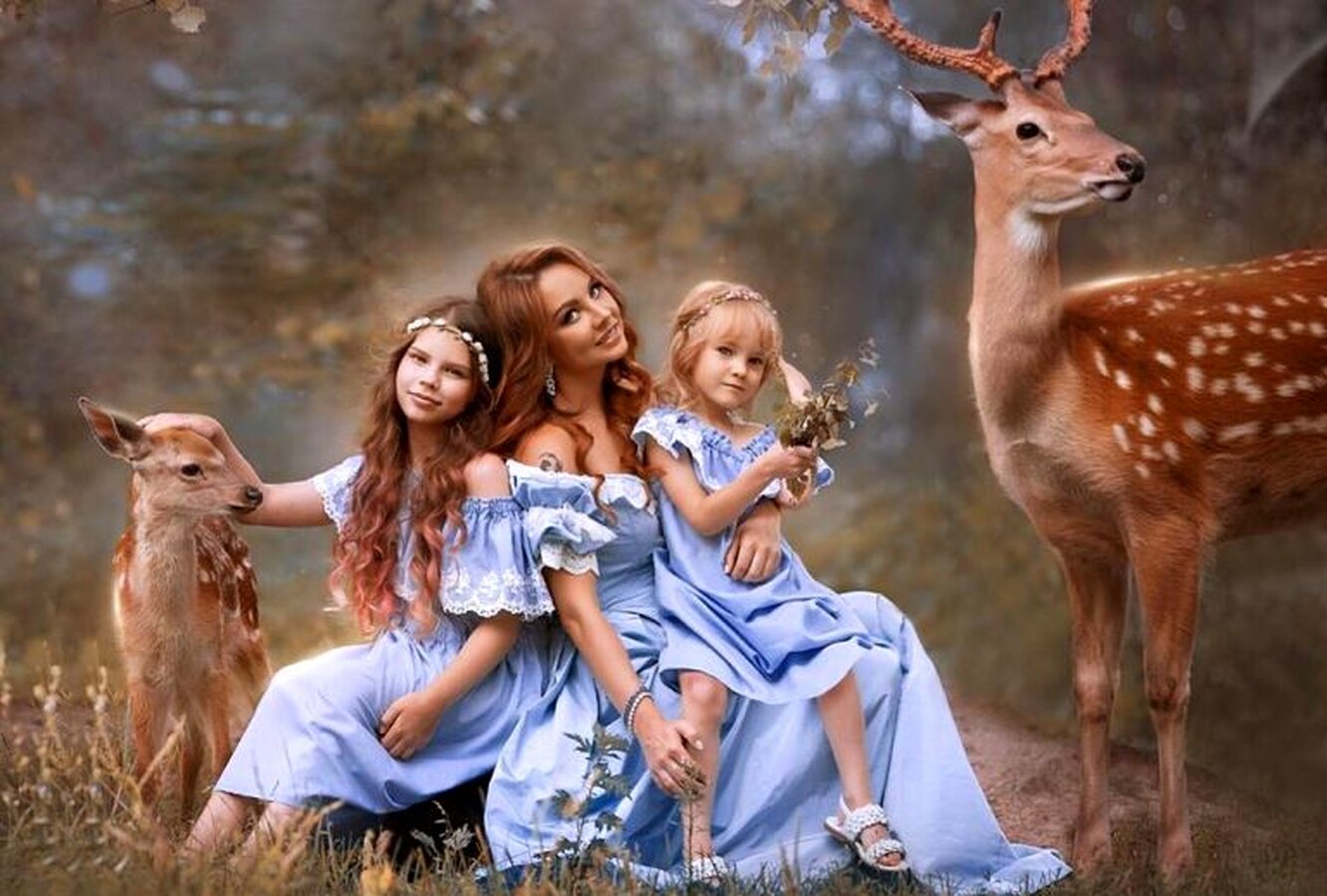 Певица МАКSИМ И ее дочери в лесу с оленями
