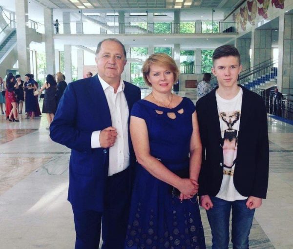 Владимир Стержаков с женой и сыном
