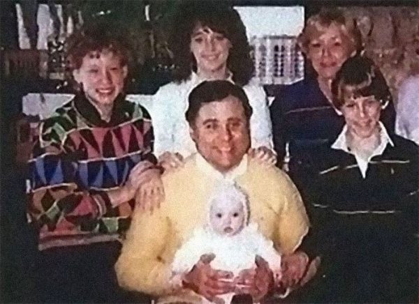 Джон Эдвард Робинсон с семьёй