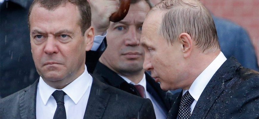 Владимир Путин и Дмитрий Медведев. Фото Reuters, Сергей Карпухин