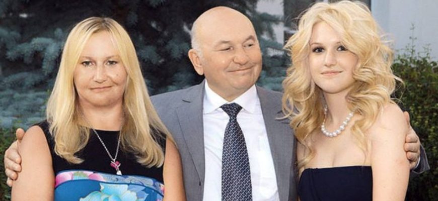 Елена Батурина, Юрий Лужков и их дочь Ольга. Фото tatler.ru