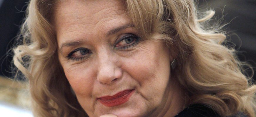 "Кашляла она настолько сильно, что по телефону невозможно было разговаривать", - последние новости о состоянии здоровья Ирины Алфёровой
