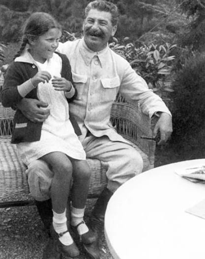 Сталин с дочкой. Фото