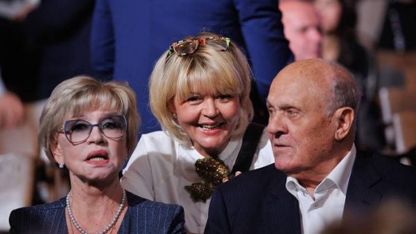Юлия Меньшова с родителями 