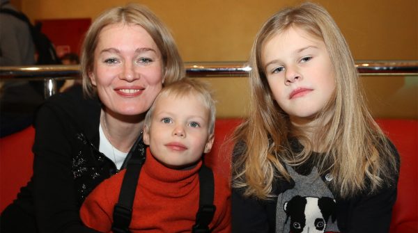 Виктория Толстоганова с детьми