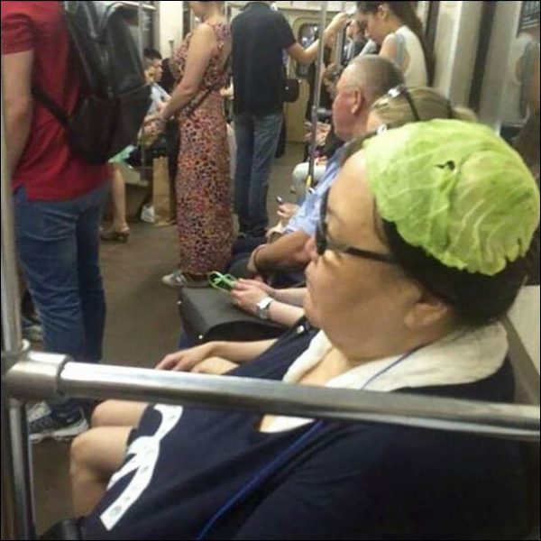 Смешно до слёз: самые «модные» и необычные пассажиры метро